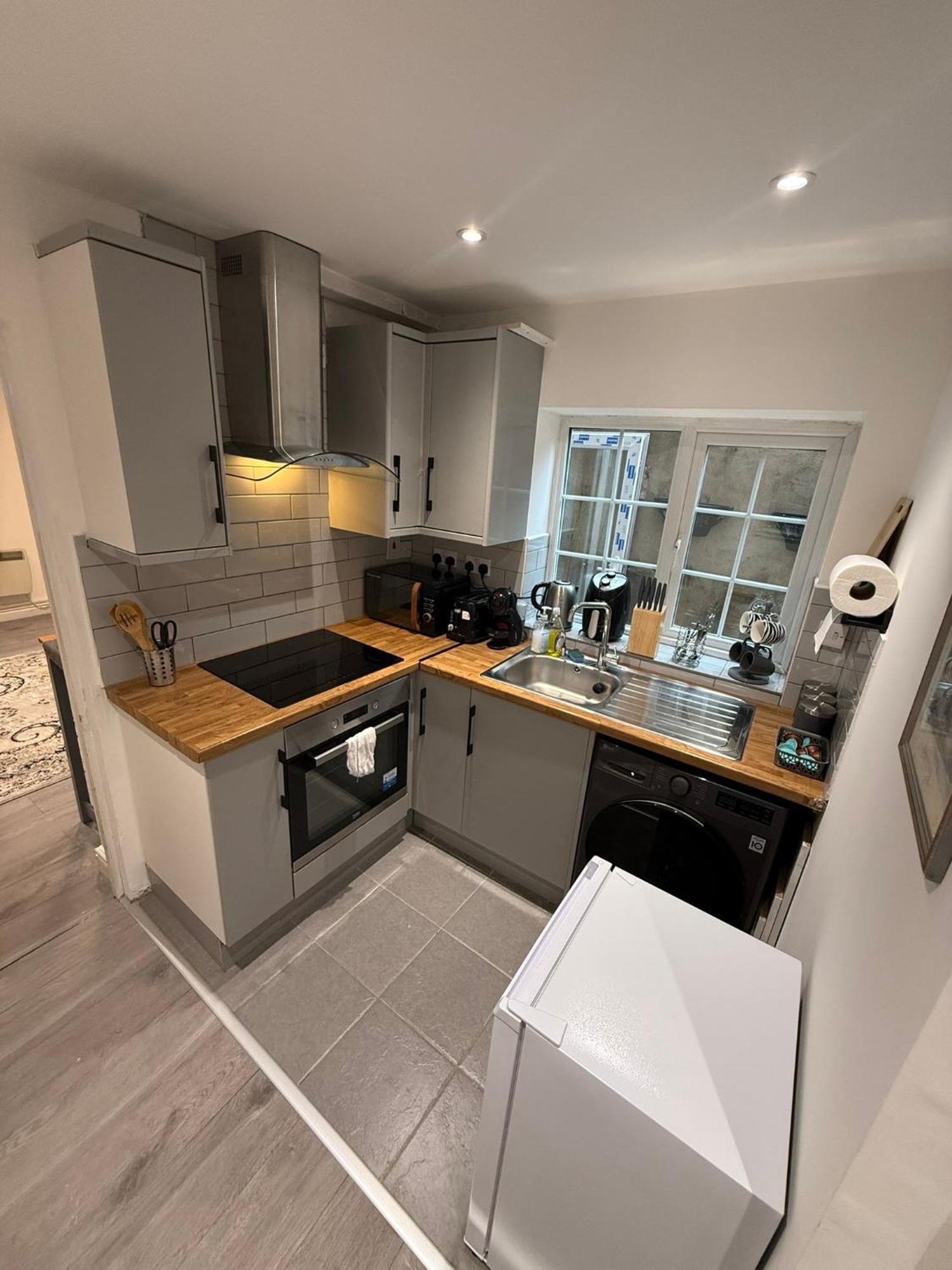 Bright And Spacious Entire One Bedroom Apartment With Living Room And Private Garden * London