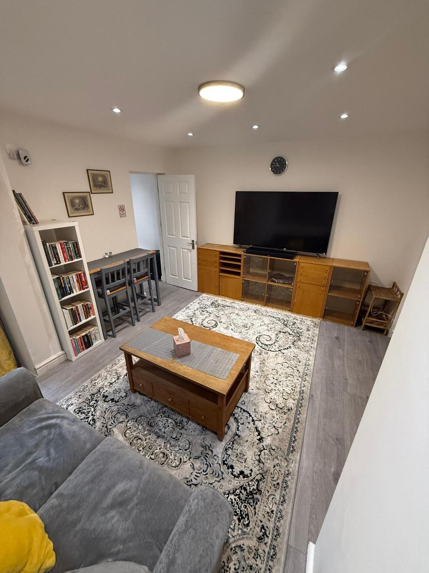 Apartment Bright And Spacious Entire One Bedroom Apartment With Living Room And Private Garden London