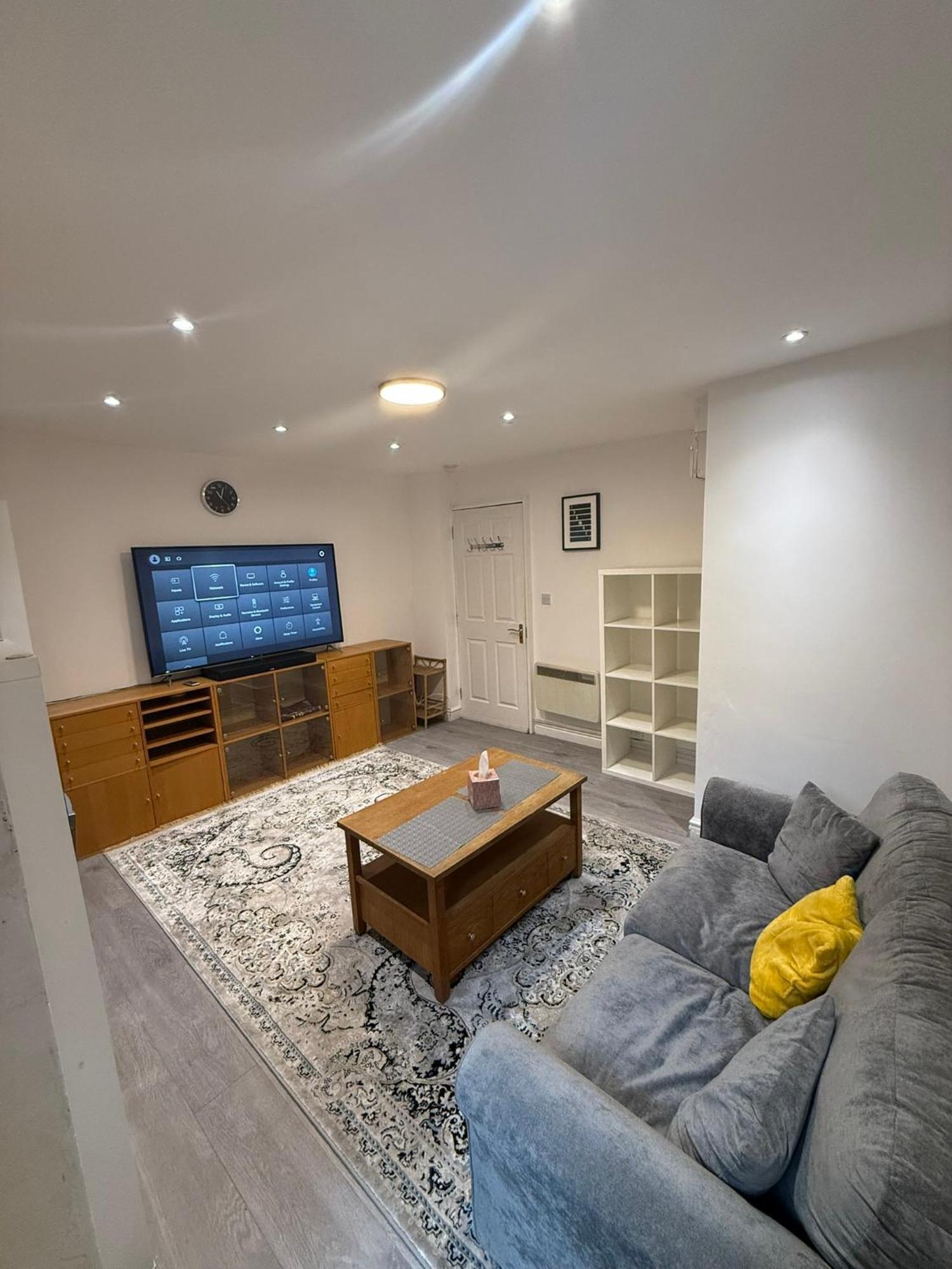 Apartment Bright And Spacious Entire One Bedroom Apartment With Living Room And Private Garden London