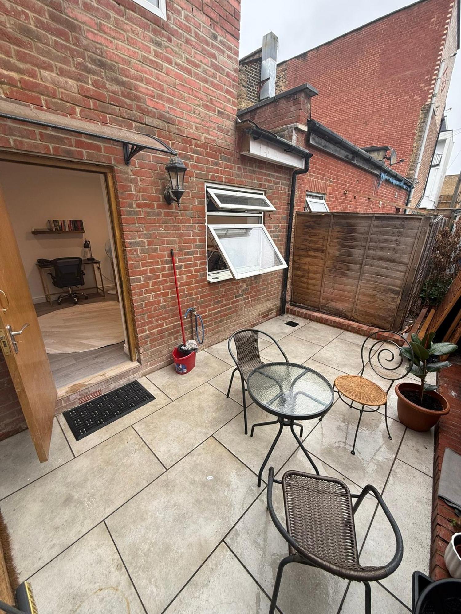 Apartment Bright And Spacious Entire One Bedroom Apartment With Living Room And Private Garden London