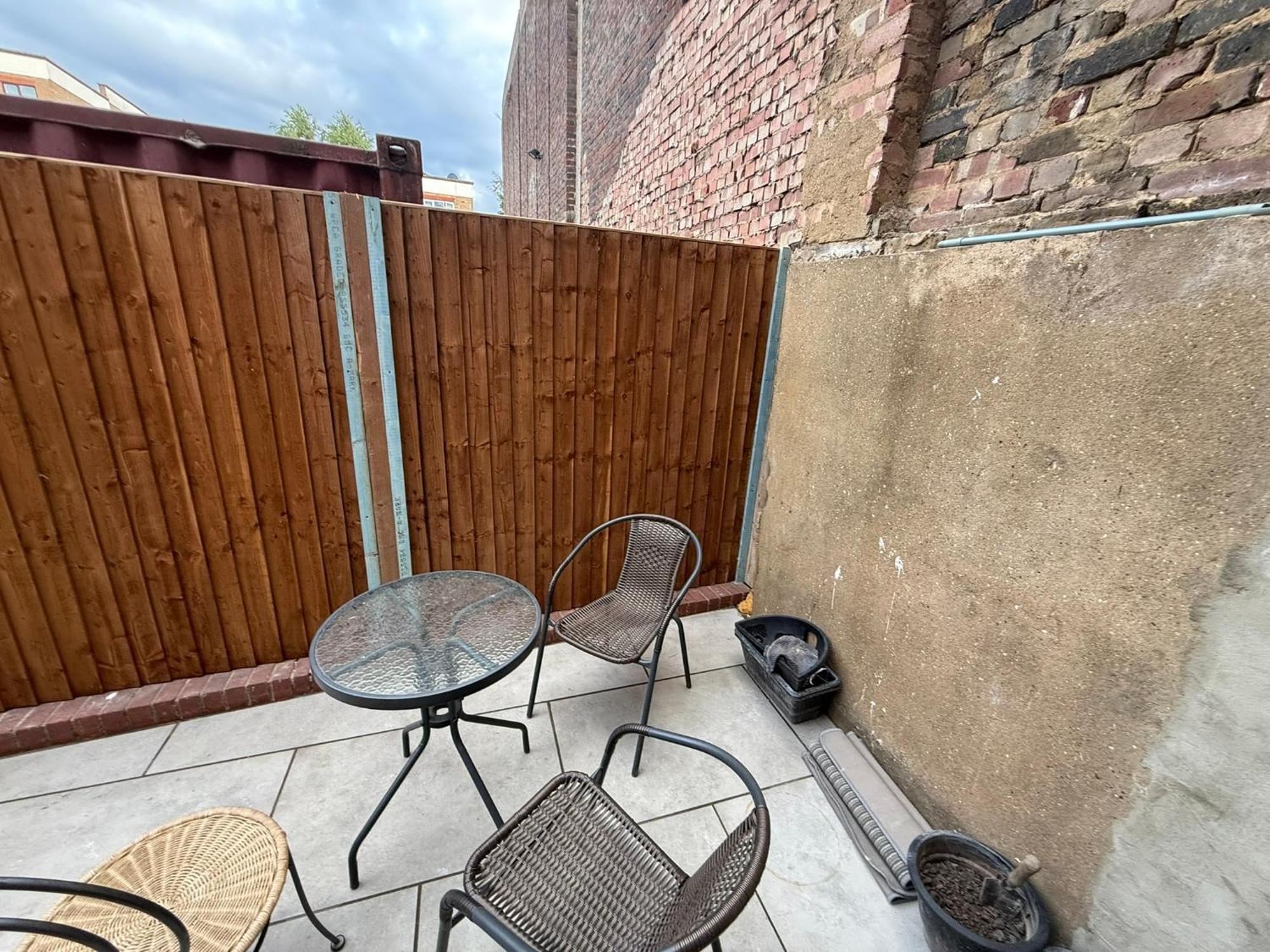 Bright And Spacious Entire One Bedroom Apartment With Living Room And Private Garden Apartment London