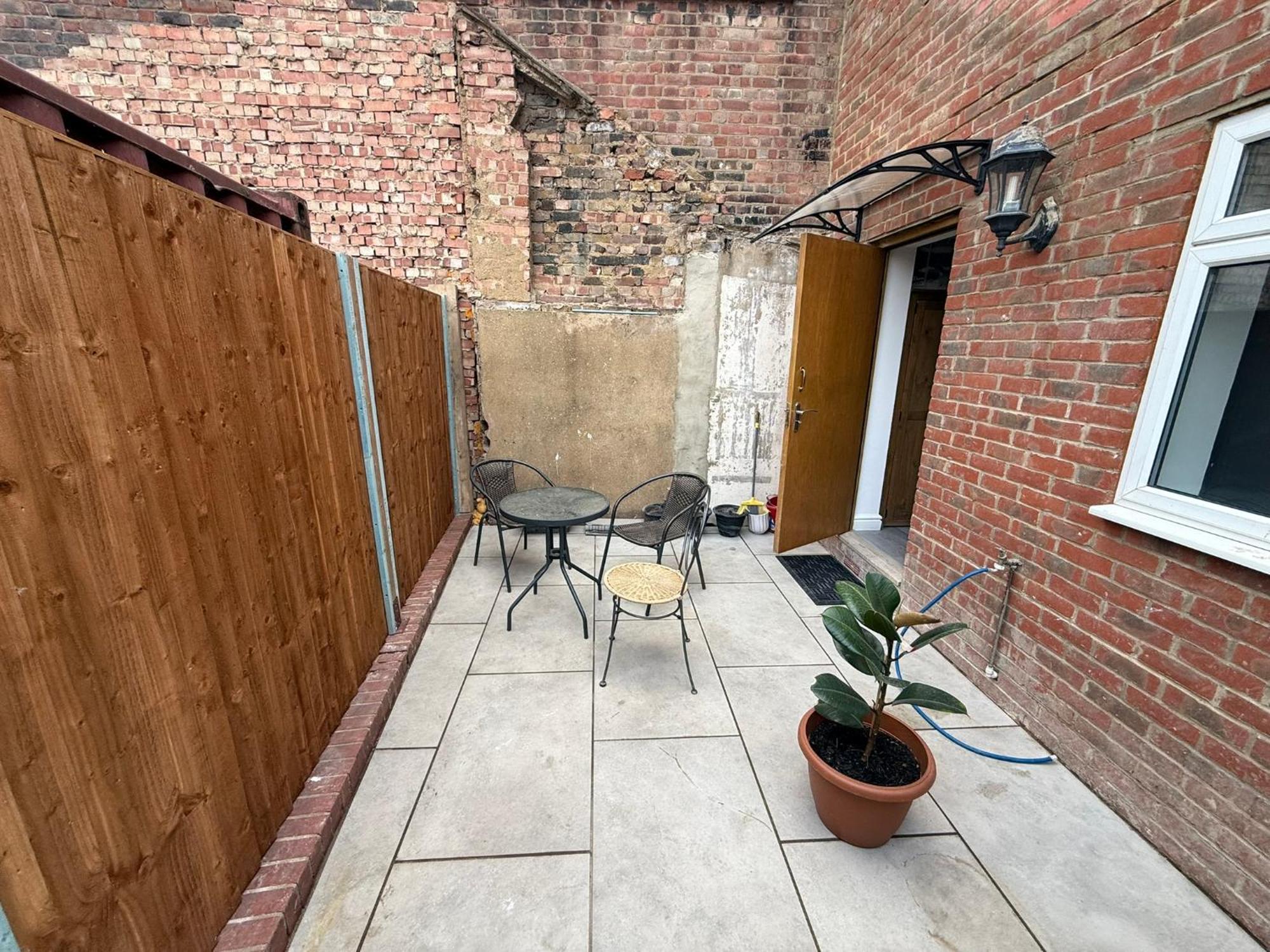Bright And Spacious Entire One Bedroom Apartment With Living Room And Private Garden London